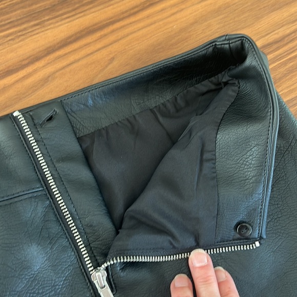 NWT H&M, 8 black leather-like skirt, back silver tone zipper - Picture 3 of 6